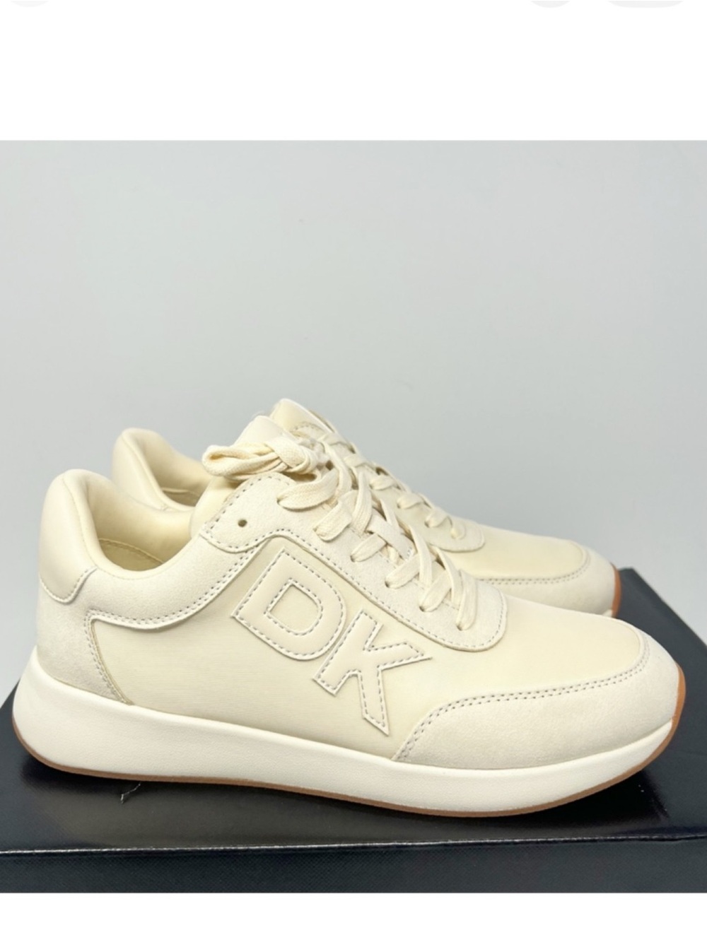 DKNY Oaks Logo Sneakers
Size 8 - Picture 1 of 7